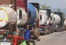 Falta de pagos impide la descarga de combustible en la refinería de Palmasola