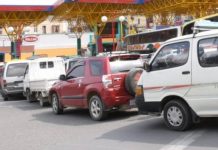 Por falta de combustible, transporte paceño anuncia bloqueo de carreteras