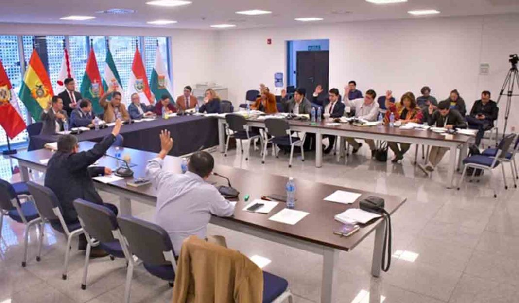 comision-mixta-cierra-etapa-de-impugnaciones-con-364-aspirantes-habilitados-para-el-tse-13-12-2025