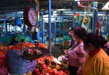 Gobierno proyecta reducir el déficit fiscal al 7% del PIB y la inflación hasta en 17%
