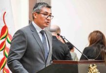 Litio: Espinoza afirma que evalúa los contratos heredados y advierte con romperlos de hallar daño económico