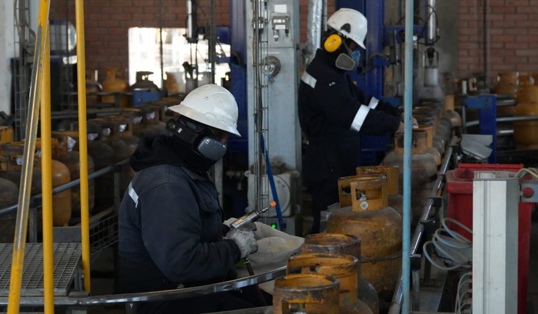 ypfb-y-anh-garantizan-el-abastecimiento-de-gasolina-diesel-y-glp-en-el-pais-2025-12-30