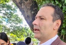 Zambrana plantea cambiar el monopolio del combustible y compensar a los afectados