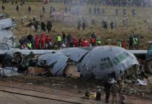 Cuestionan el manejo de la crisis por la tragedia aérea de El Alto