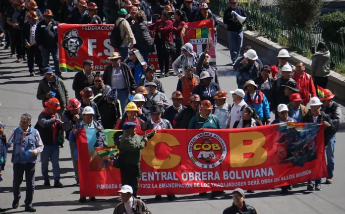 EMPRESARIOS-FOTO-696x432