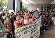 Trabajadores en salud inician paro de 72 horas en Santa Cruz