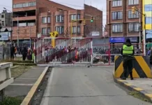 Policía despeja ingreso al aeropuerto de El Alto