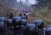 Policía interviene en el bloqueo de los campesinos que tomaron un pozo petrolero en Santa Cruz