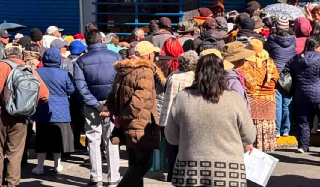 largas-filas-e-incidentes-el-drama-de-familias-que-buscan-adquirir-pollo-en-emapa-16-06-2026